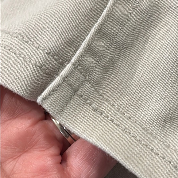 HUE Hi-Rise Ultra Soft Denim Capri Legging - Picture 8 of 13